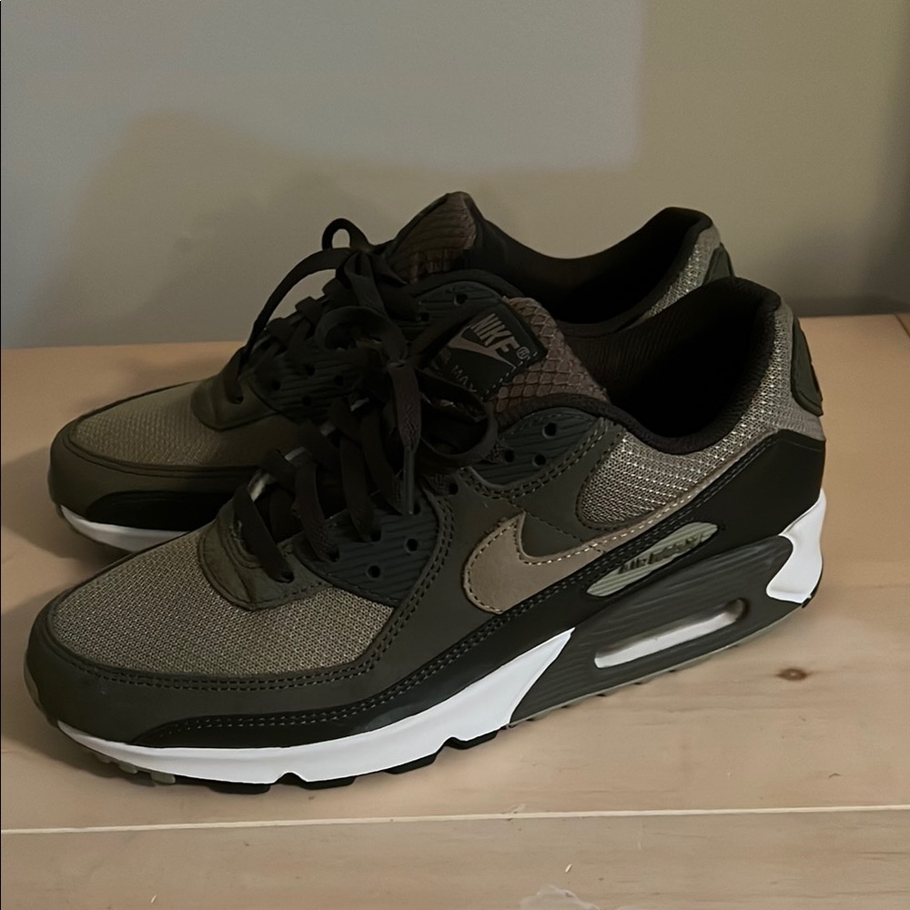 Nike Air Max 90
Ballistic Neutral Olive